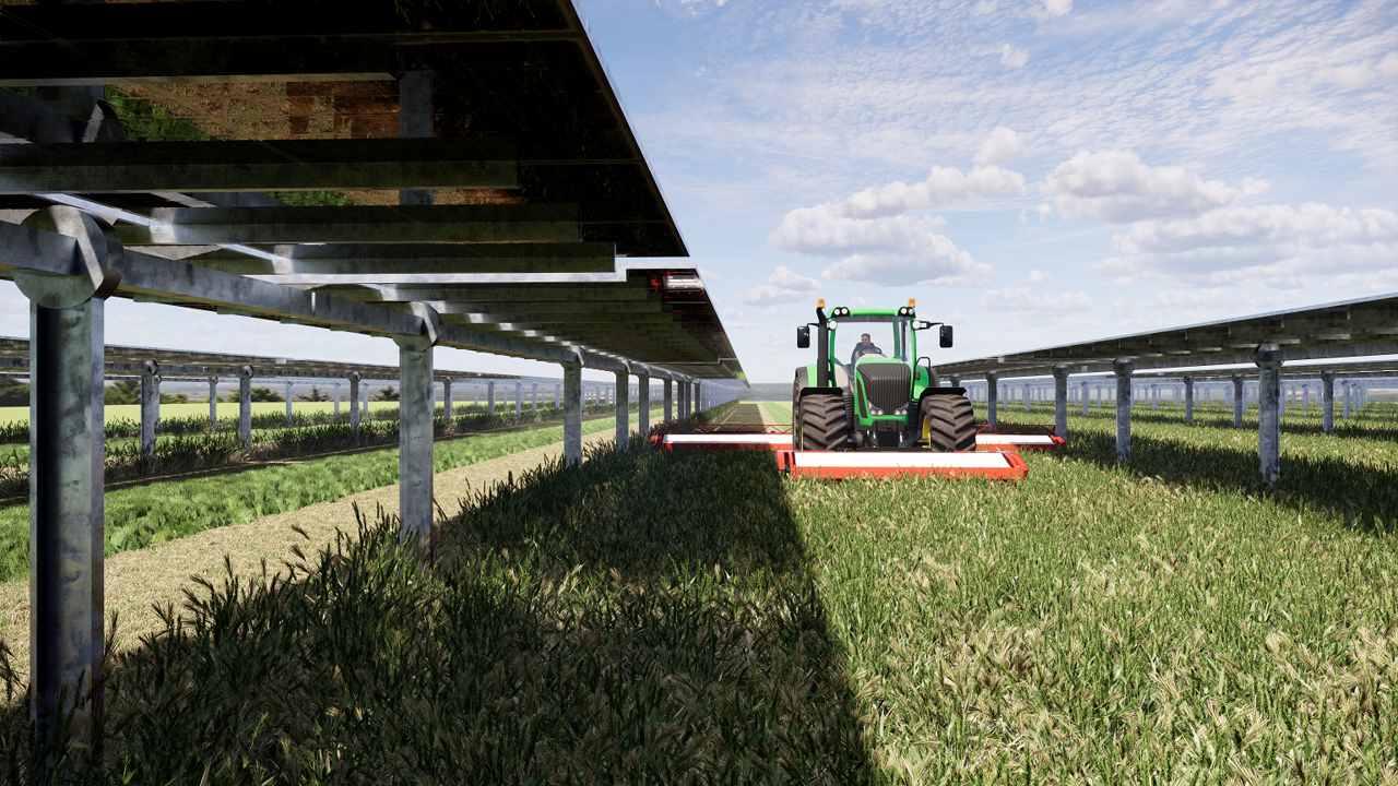 Agri-PV tractor tussen zonnepanelen