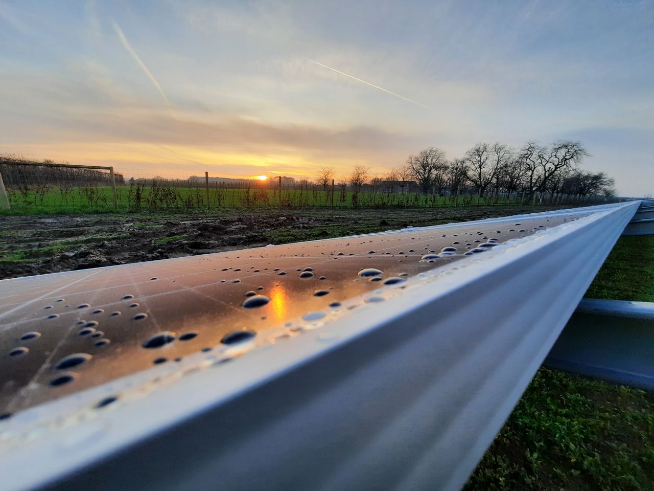 Zonsondergang zonnepanelen